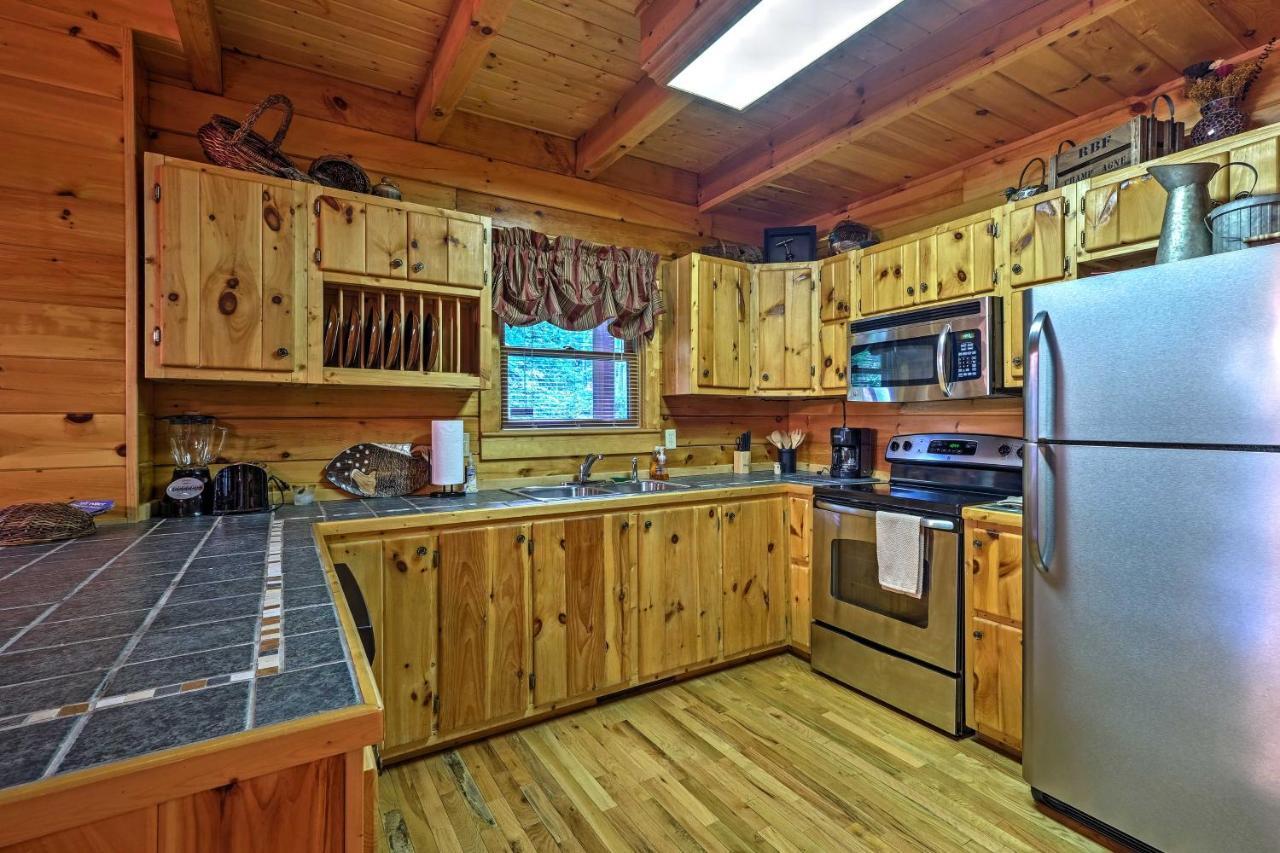 הוילה סביירוויל Pigeon Forge Cabin With Hot Tub, Grill And Pool Table! מראה חיצוני תמונה